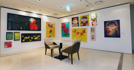 서울 중구 소재 신세계백화점 본점 본관에서 '블라섬 아트 페어'가 진행되고 있다. 신세계백화점 제공